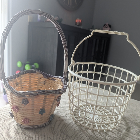 The Unbranded Brand Other - Charming Floral Wicker and Modern Wire Basket Duo